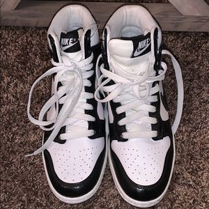 Women’s Nike Hightop’s Size 6.5